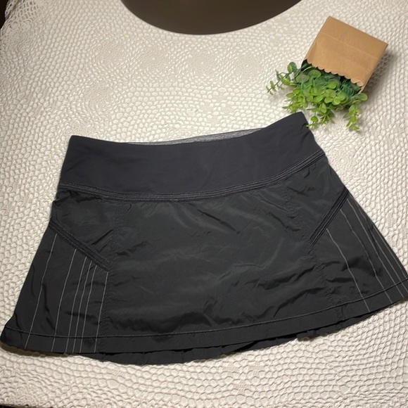 Lululemon skort - Picture 1 of 6